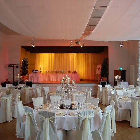 Zum Schwanen Mit Restaurant Mona Liza فندق