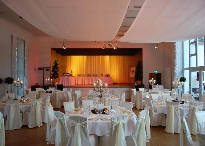 Zum Schwanen Mit Restaurant Mona Liza Hotell