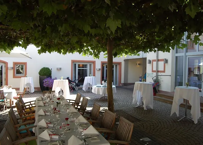 Zum Schwanen Mit Restaurant Mona Liza Hotell 3*